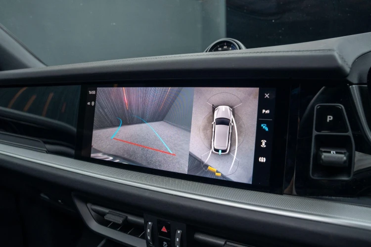 Vehicle Image 6
