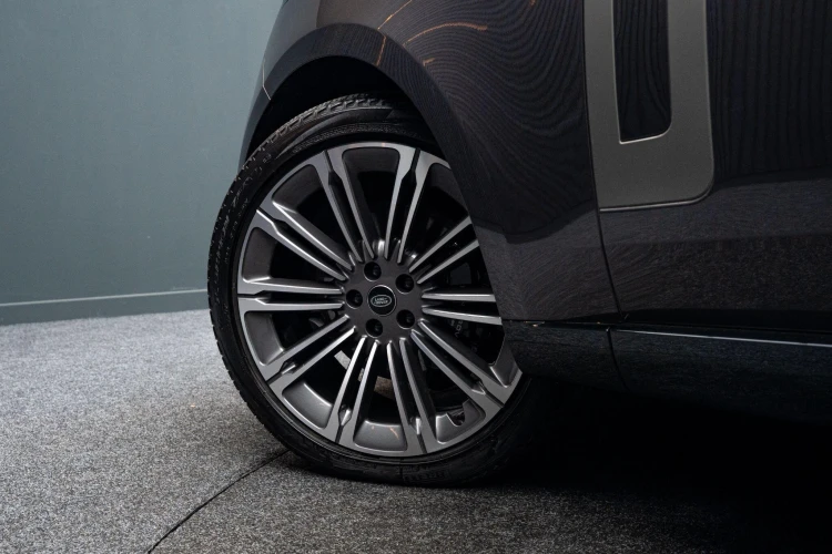 Vehicle Image 13