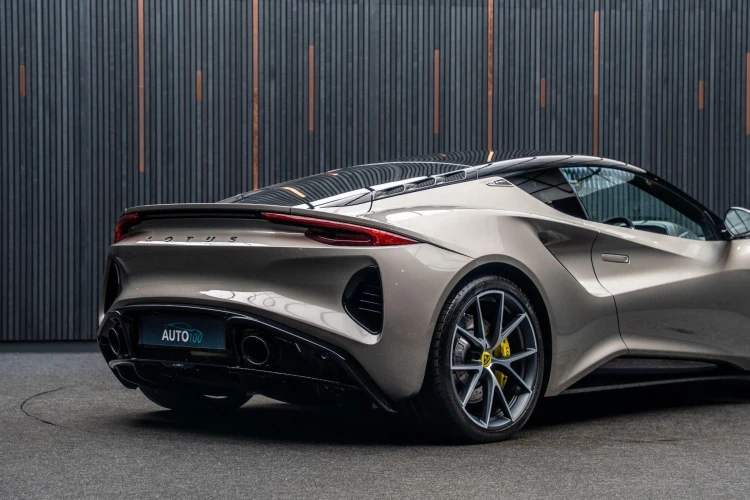 Vehicle Image 21