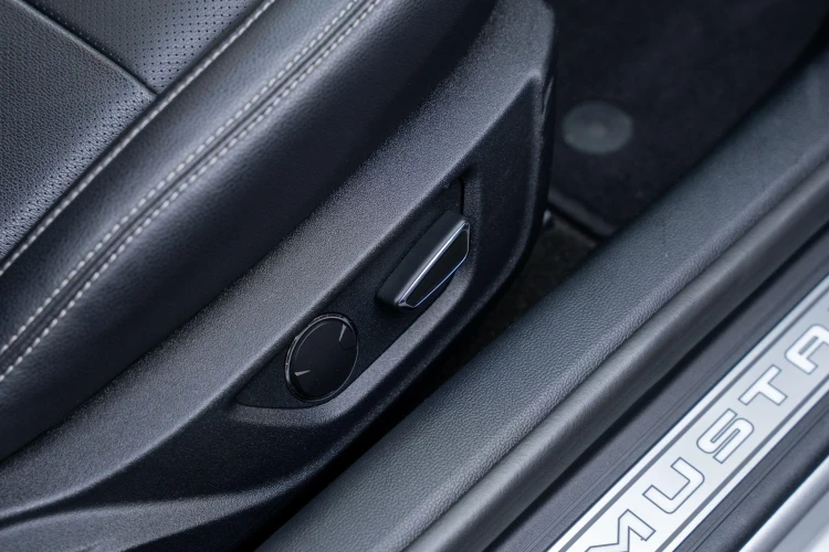 Vehicle Image 37