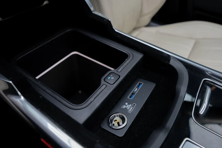 Vehicle Image 8