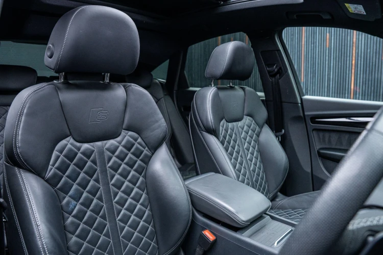 Vehicle Image 12
