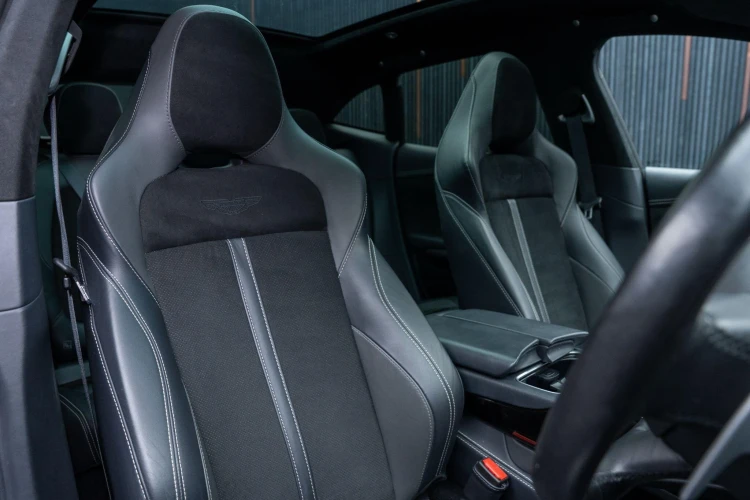 Vehicle Image 12
