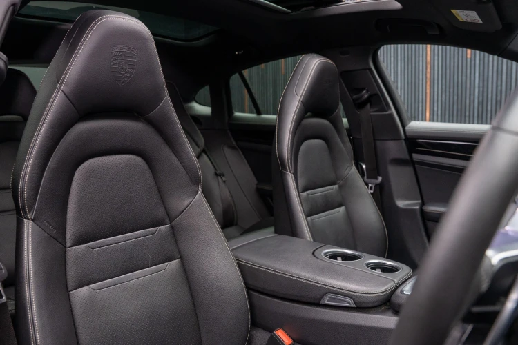 Vehicle Image 12