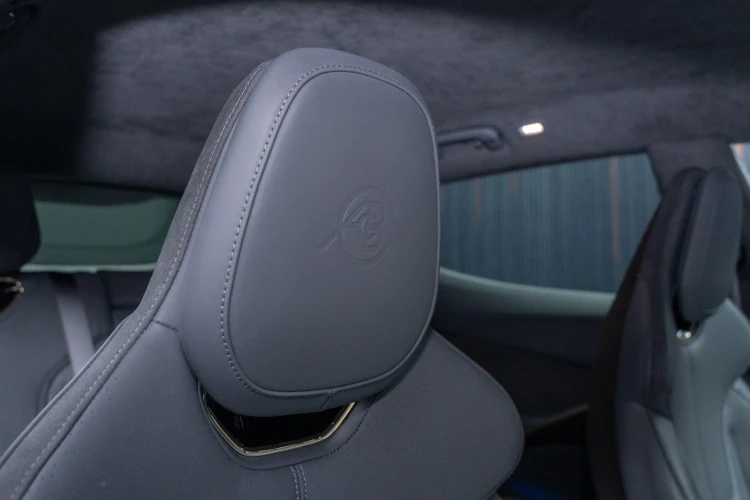 Vehicle Image 32