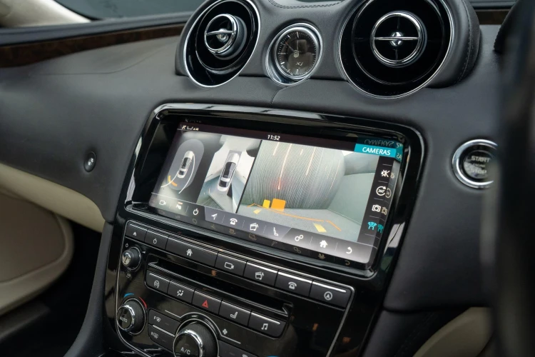 Vehicle Image 8