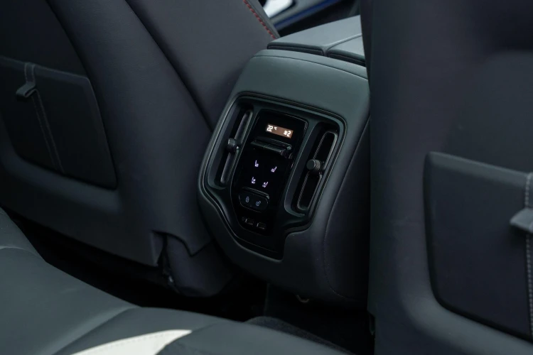 Vehicle Image 37