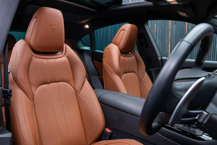 Vehicle Image 12