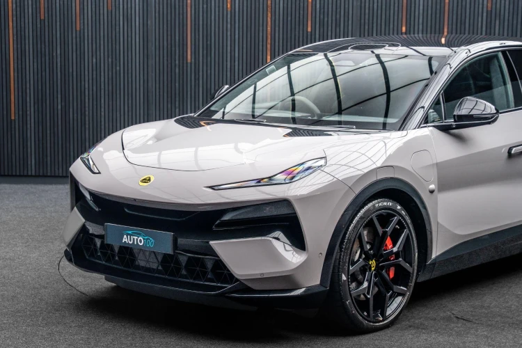 Vehicle Image 5