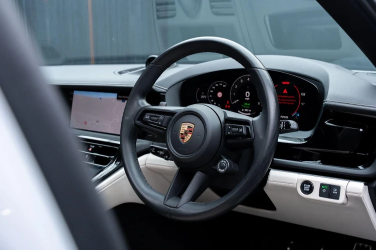 Vehicle Image 36