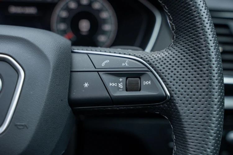 Vehicle Image 22