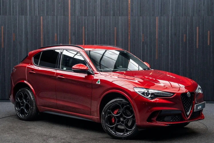 Vehicle Image 5