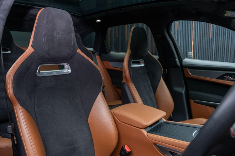 Vehicle Image 12