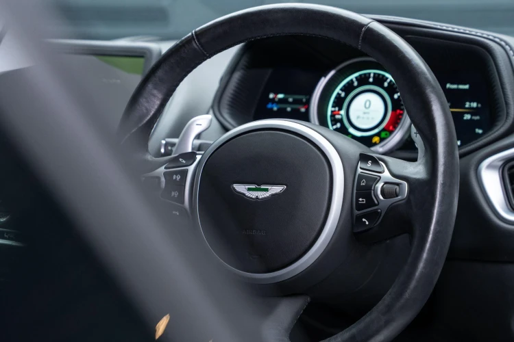 Vehicle Image 32