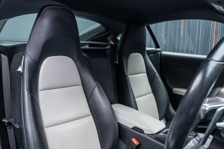 Vehicle Image 12