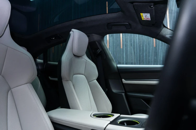 Vehicle Image 35