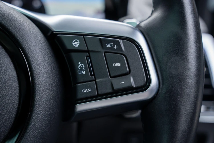 Vehicle Image 32