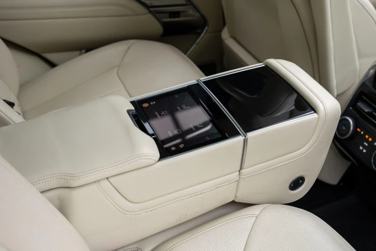 Vehicle Image 30