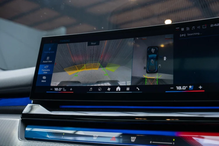 Vehicle Image 8