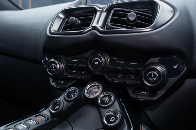 Vehicle Image 32