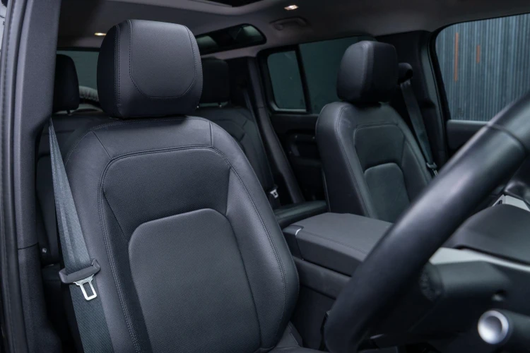 Vehicle Image 12