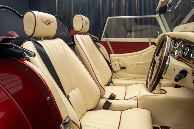 Vehicle Image 12