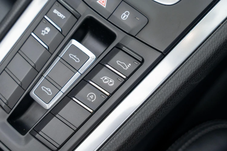 Vehicle Image 23