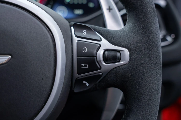 Vehicle Image 32