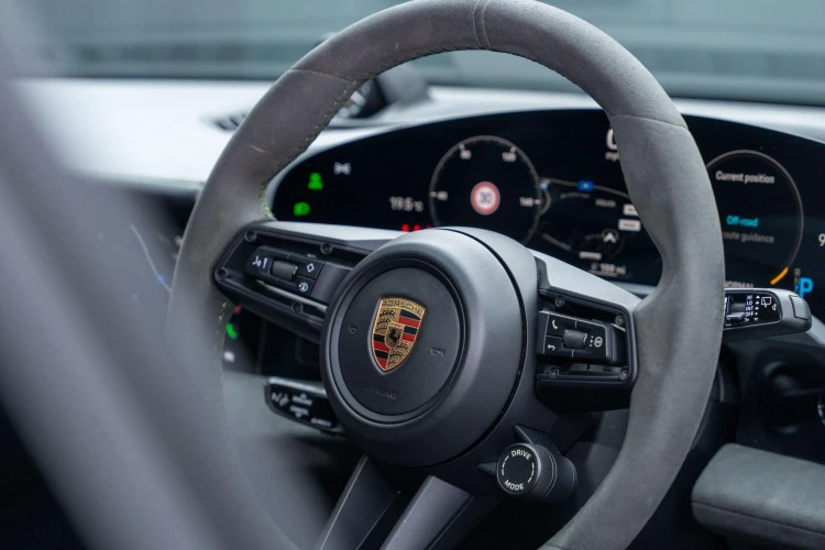 Vehicle Image 35