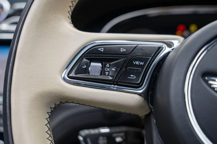 Vehicle Image 36