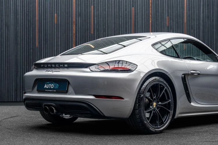 Vehicle Image 21