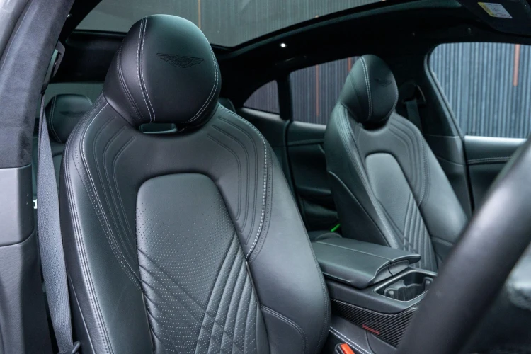 Vehicle Image 12