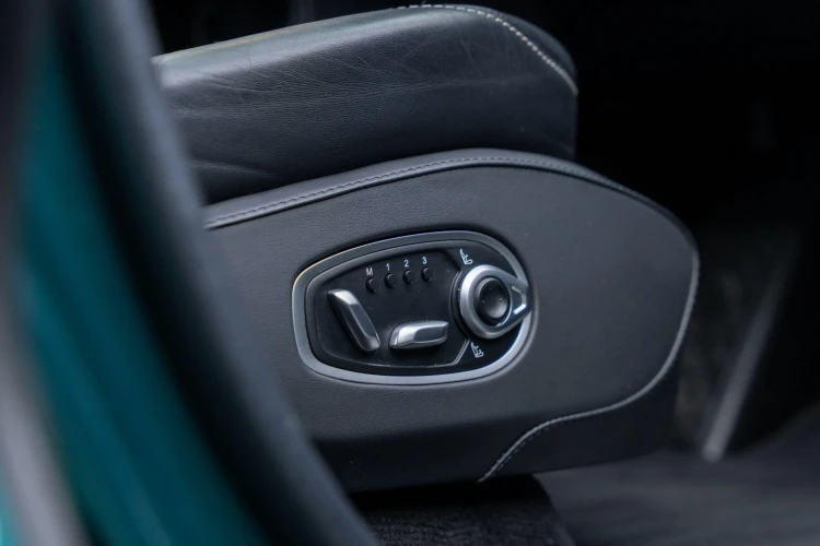 Vehicle Image 16