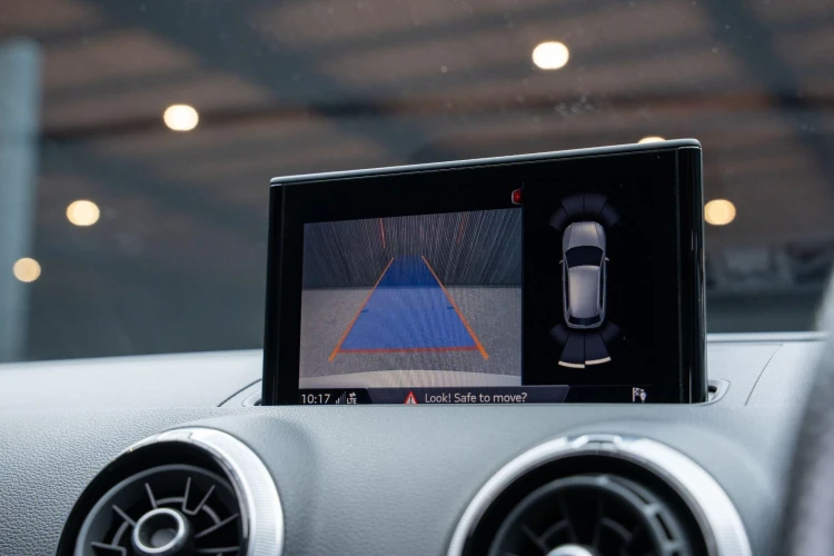 Vehicle Image 10