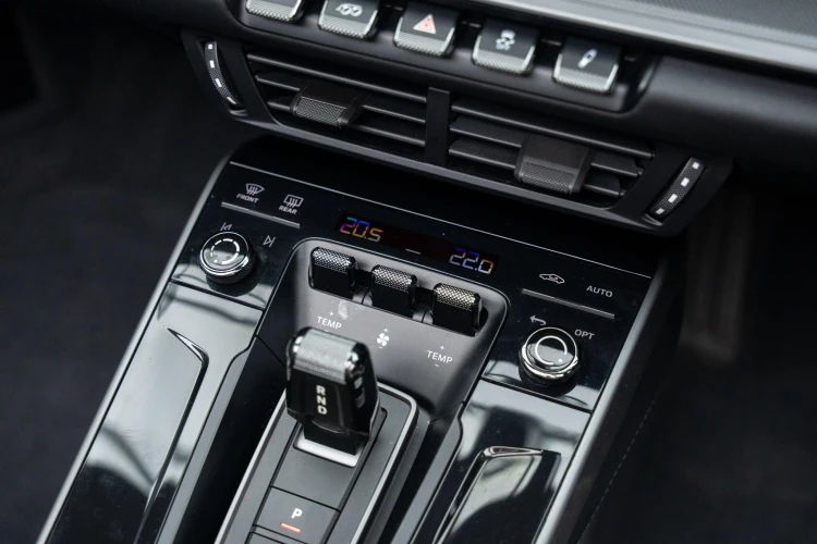 Vehicle Image 32
