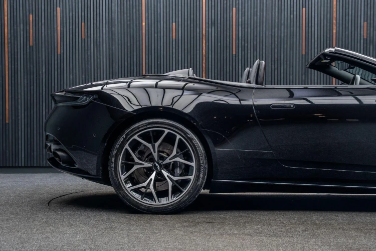 Vehicle Image 21