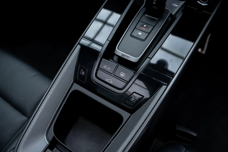 Vehicle Image 32