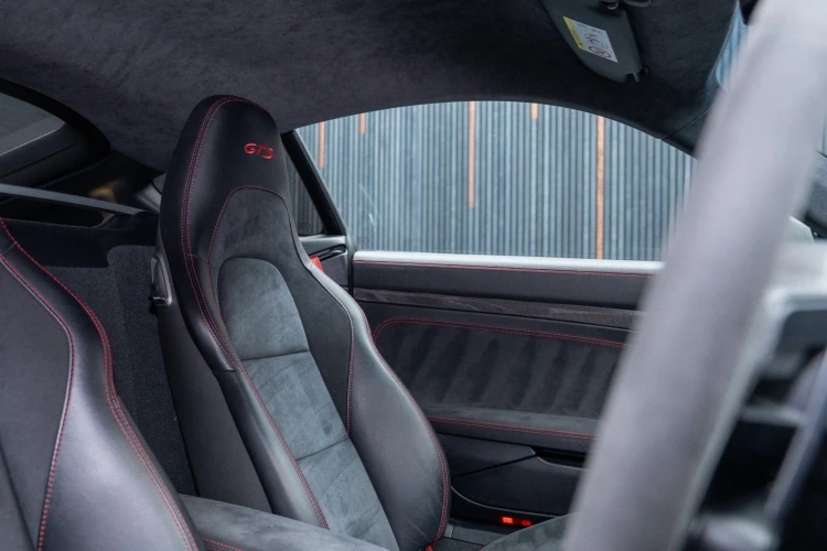 Vehicle Image 32