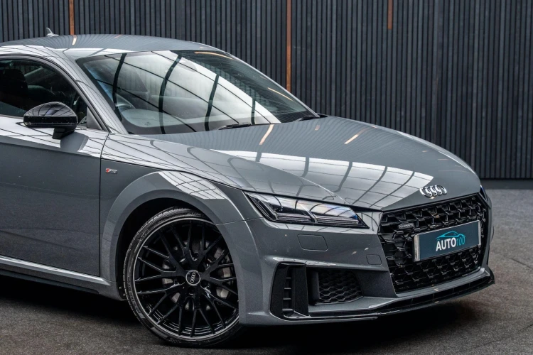Vehicle Image 9