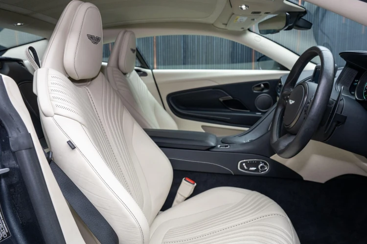 Vehicle Image 12