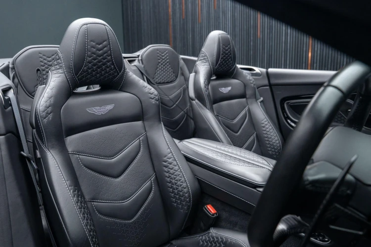 Vehicle Image 12