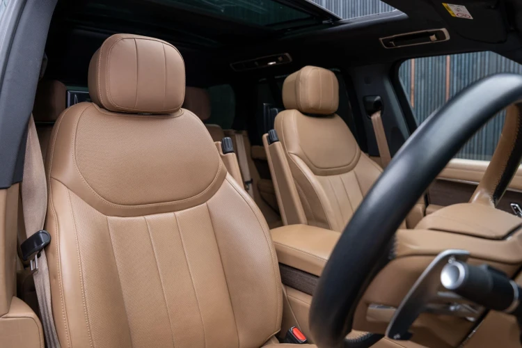 Vehicle Image 12