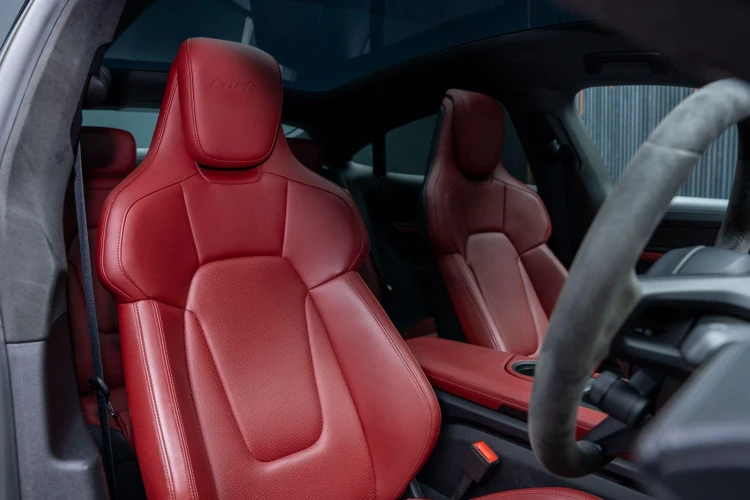 Vehicle Image 12