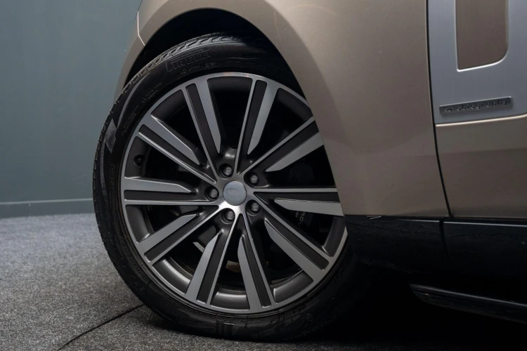 Vehicle Image 13