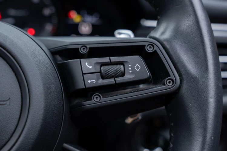 Vehicle Image 32