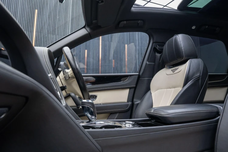 Vehicle Image 37