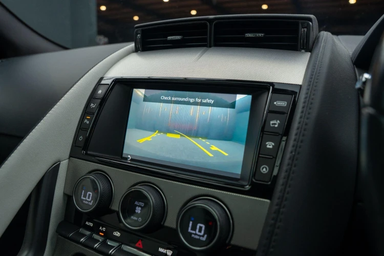 Vehicle Image 6