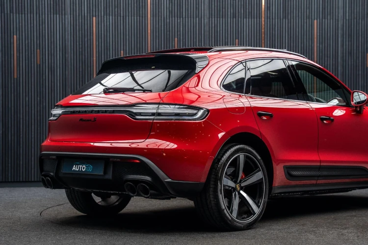 Vehicle Image 21