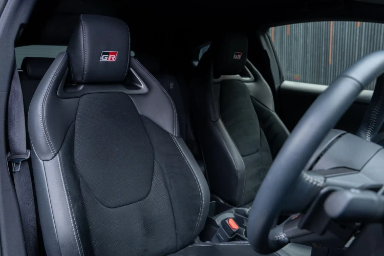 Vehicle Image 12