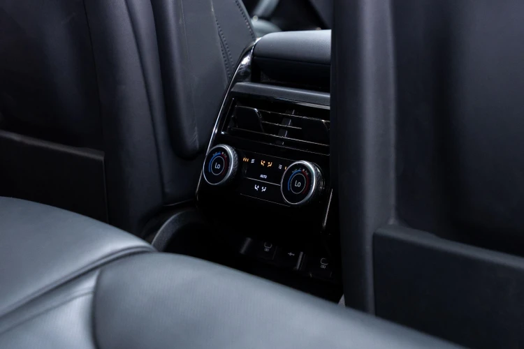 Vehicle Image 36